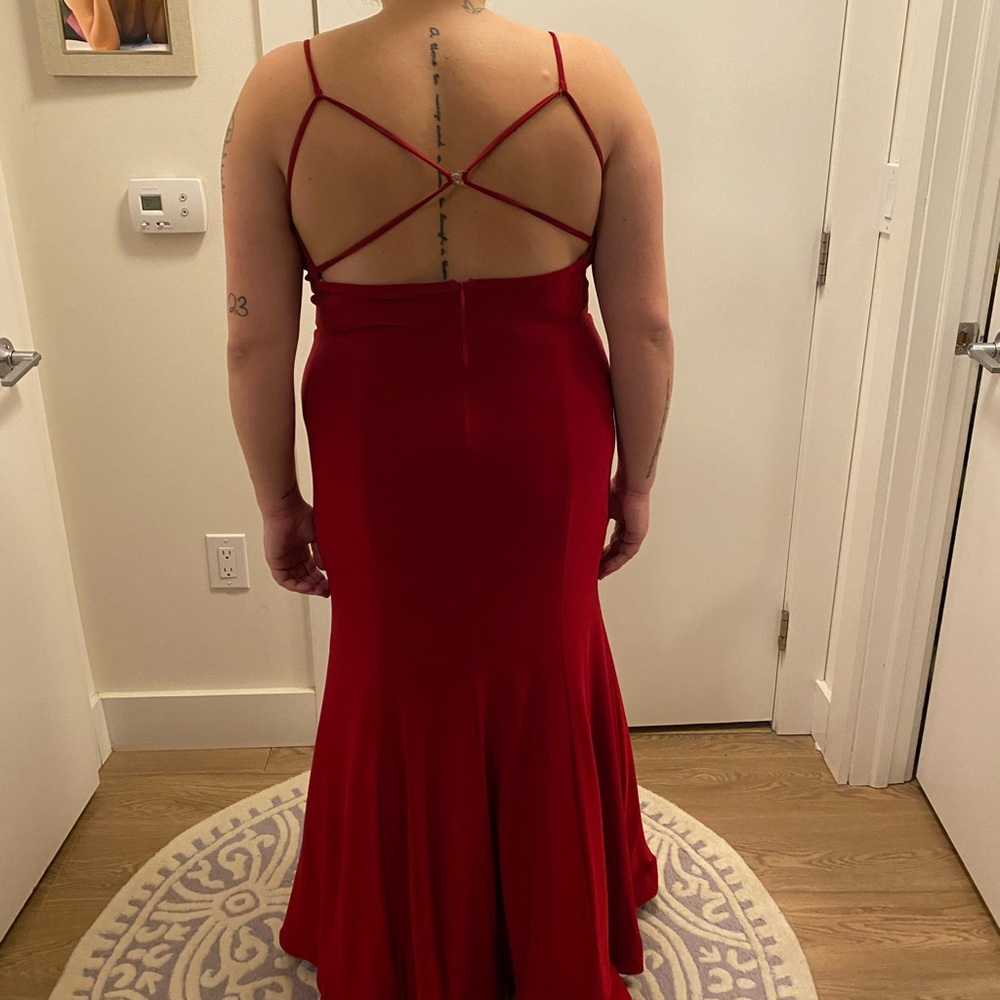 Red Cindy Collection - Picture 4 of 8
